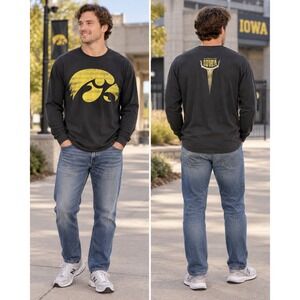 Vintage 2000s Iowa Hawkeyes Old Varsity Brand Long Sleeve Graphic Tee Men's L